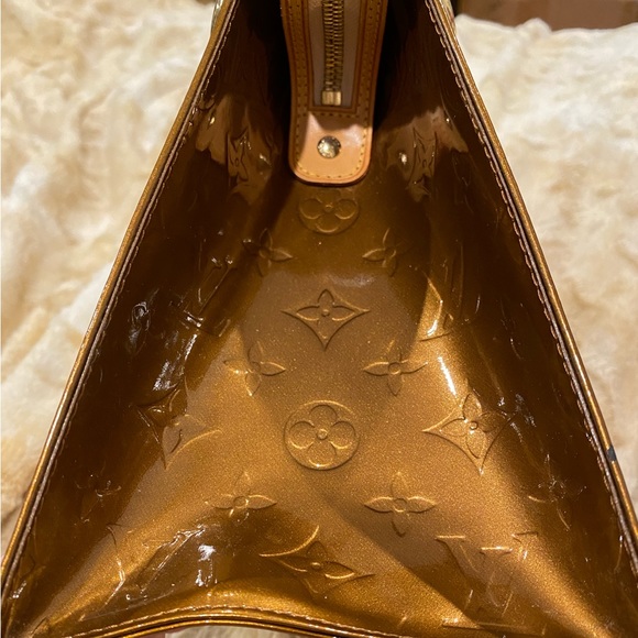 Authentic Louis Vuitton Vernis Forsyth
Bronze Hand bag - Picture 6 of 15